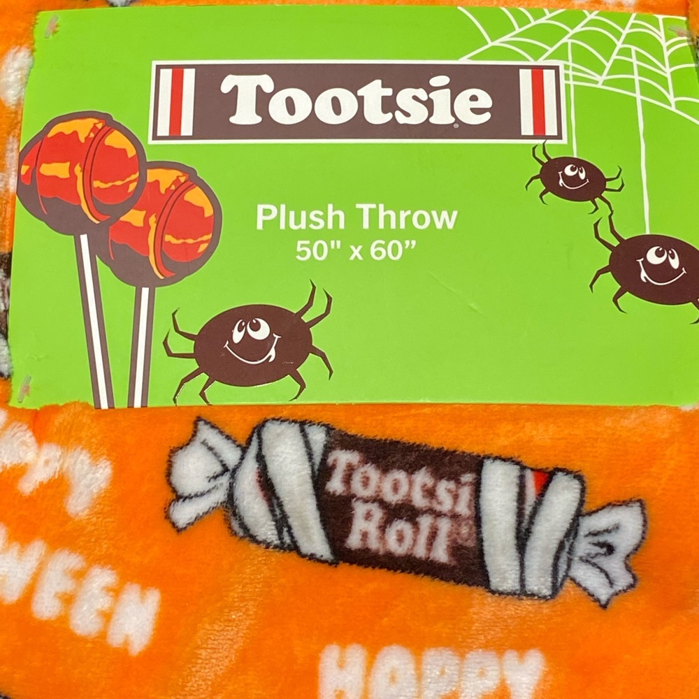 TOOTSIE‎ ROLL HALLOWEEN CANDY THEME PLUSH THROW 50” X 60”